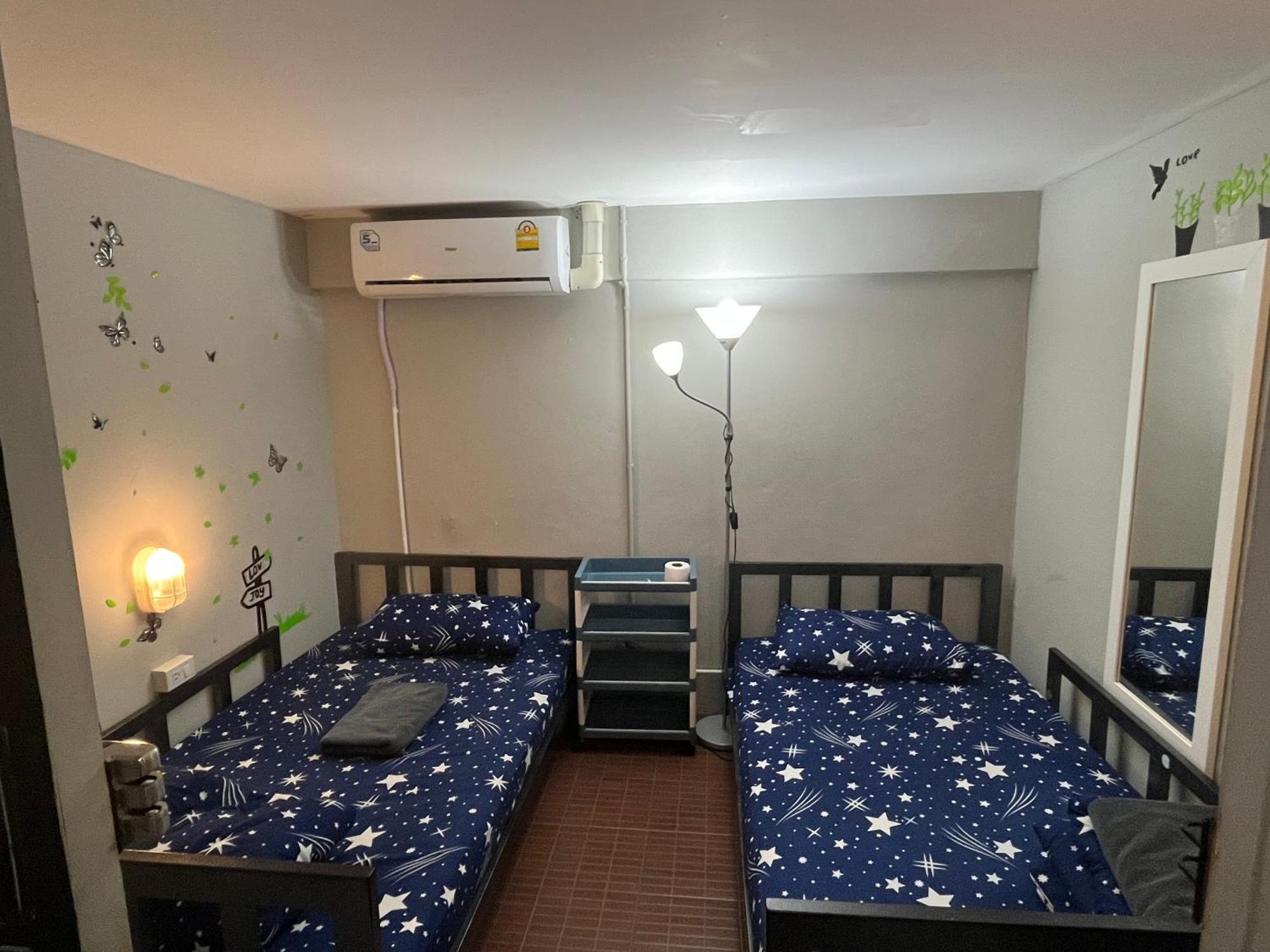 Hostel Lazy Gibbon 1 Chiang Mai - Tha Phae Gate Exterior foto